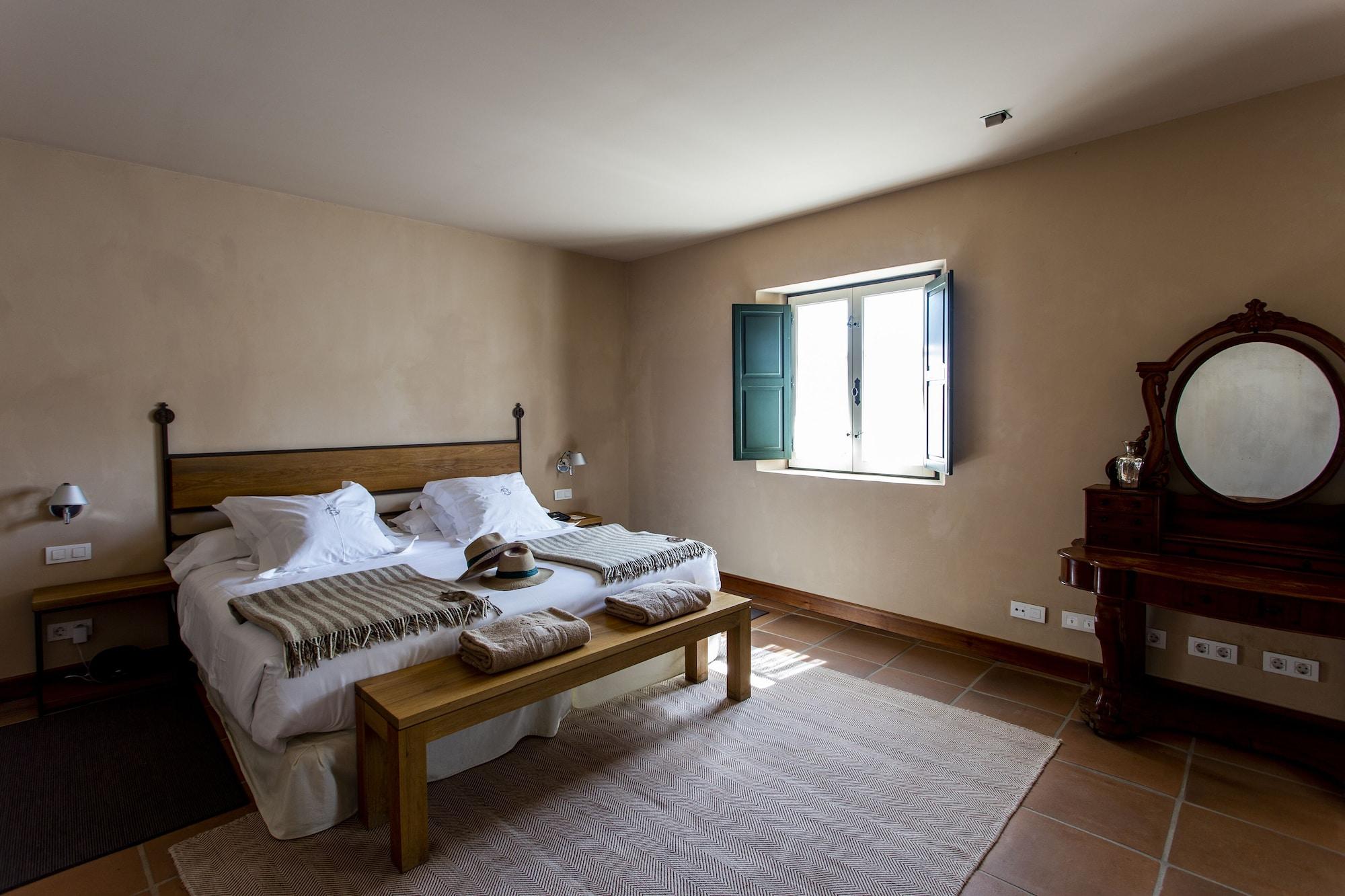 Hacienda Zorita Wine Hotel & Spa Valverdon Ngoại thất bức ảnh A bedroom at the hotel