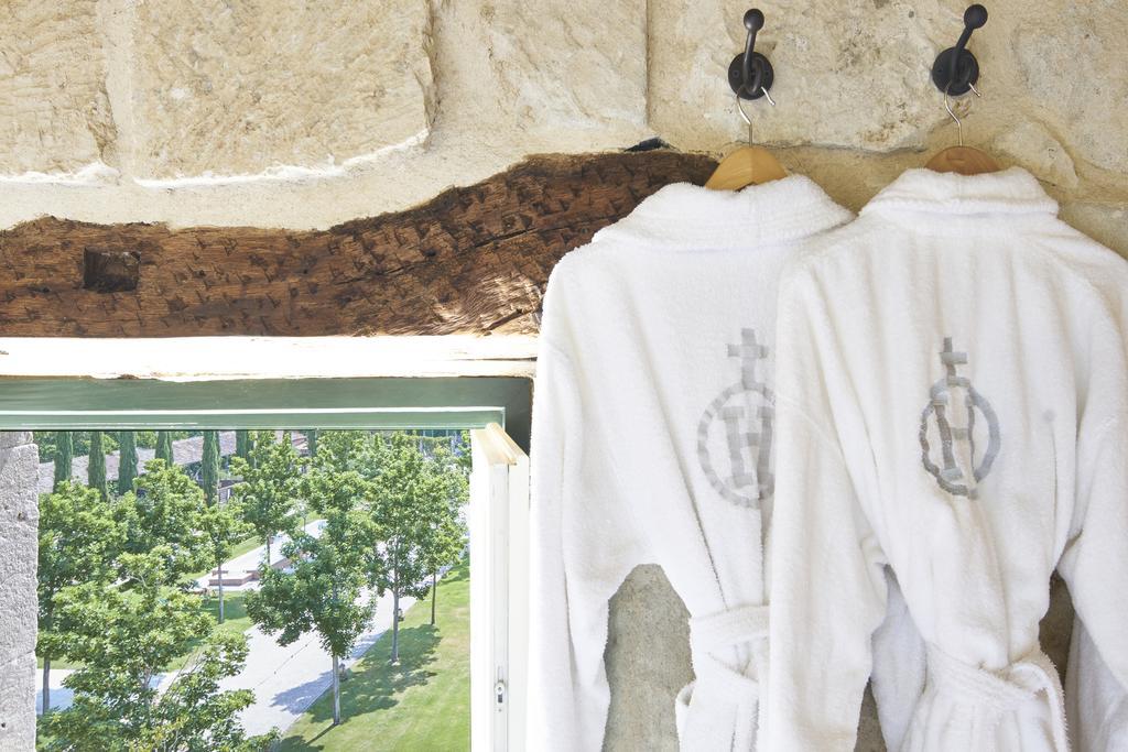 Hacienda Zorita Wine Hotel & Spa Valverdon Ngoại thất bức ảnh Two bathrobes