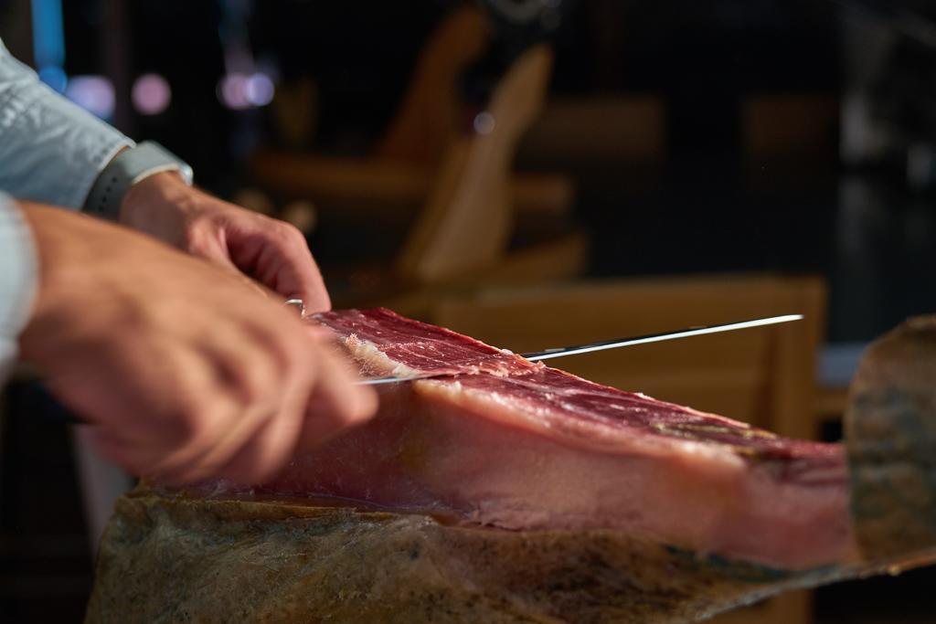 Hacienda Zorita Wine Hotel & Spa Valverdon Ngoại thất bức ảnh Jamón being sliced