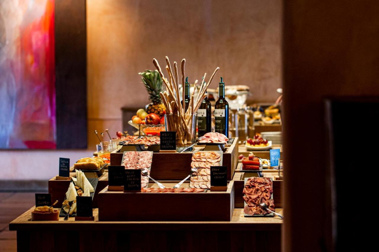 Hacienda Zorita Wine Hotel & Spa Valverdon Ngoại thất bức ảnh A buffet at a hotel